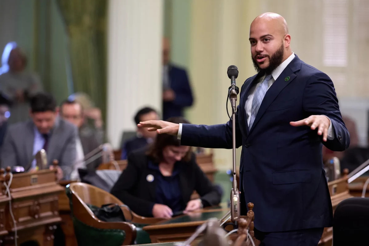 012224-assembly-floor-fg-cm-12-362797-qemqfpyy-172432-4Q2mVbff-1200x800